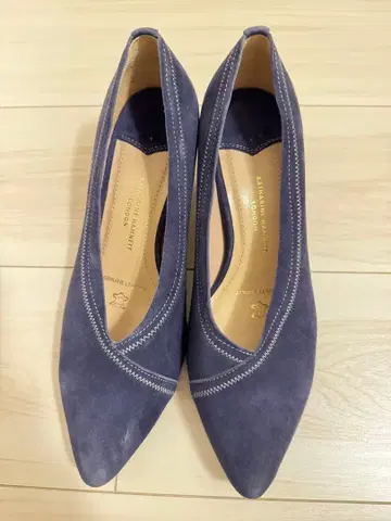 캐서린 햄넷 23 1/2 네이비 스티치 펌프스