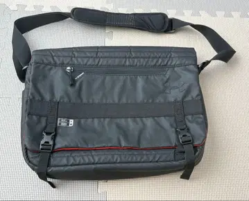 Under Armour 메신저 백 블랙