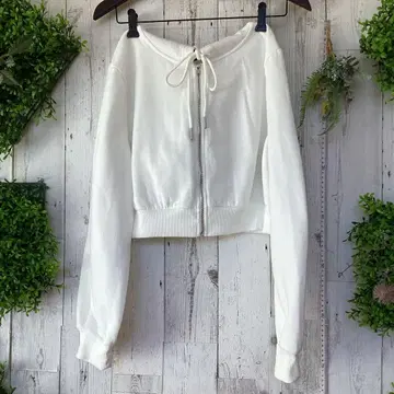 평평하게 놓았을 때 가슴 너비 51