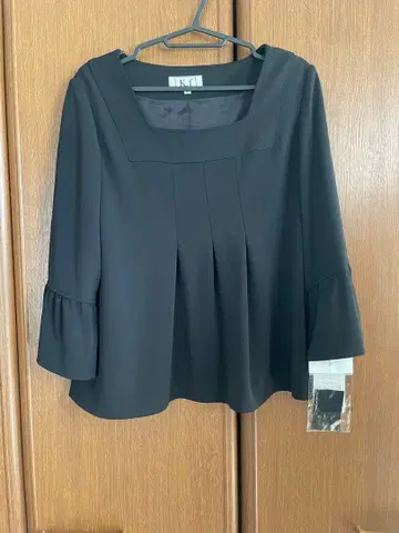 K-formation 블랙 스퀘어넥 상의 M L