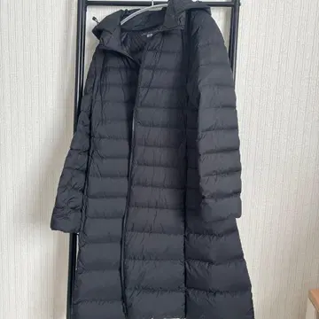 유니클로 울트라 라이트 롱 다운 M 사이즈 블랙