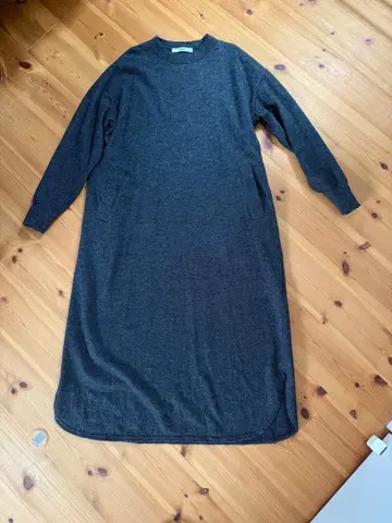 UNIVERSAL SEVEN 다크 그레이 울 원피스