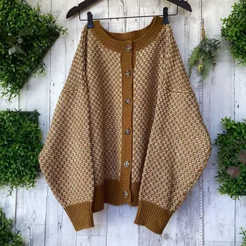 평평하게 놓았을 때 가슴 너비 70 소매 폭 24