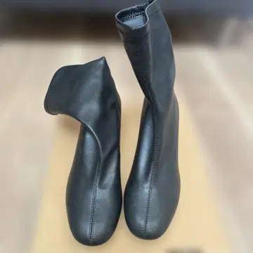 [ 하자품 ] zara 소프트 인조 가죽 숏부츠 24cm