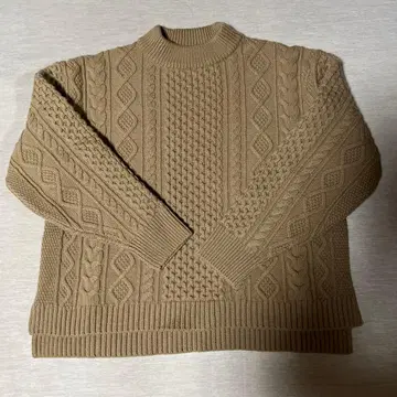 베이지 케이블 니트 긴팔 스웨터