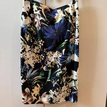 Pinky&Dianne 플로럴 타이트 스커트 38