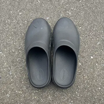 OOFOS 블랙 사보 샌들 EU40