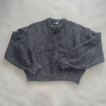 크리스마스에 딱 맞는 반짝이는 니트 그레이