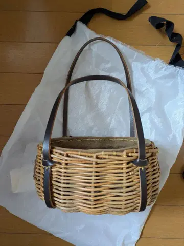 에바고스 등나무와 가죽 바스켓백