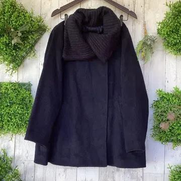 평평하게 놓았을 때 가슴 너비 53, 소매 폭 17