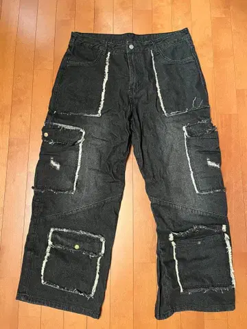 블랙 와이드 팬츠 패치 포켓 포함