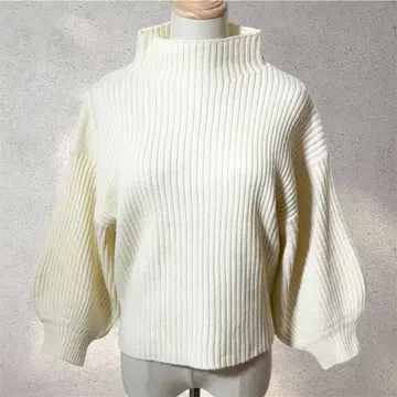 [티티베이트] M/리브 니트/아이보리/보틀넥/볼륨 소매/긴팔