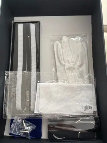 턱시도 모닝 화이트 셔츠와 부속품 세트