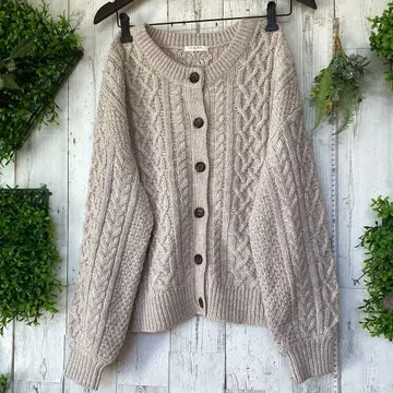 평평하게 놓았을 때 가슴 너비 59, 소매 폭 18