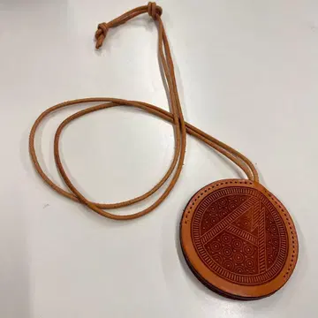 Mountain Research Round Key Case 목걸이