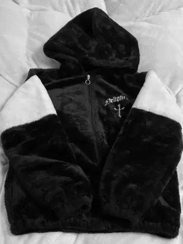 지뢰계 후드 부착 퍼 자켓 블랙