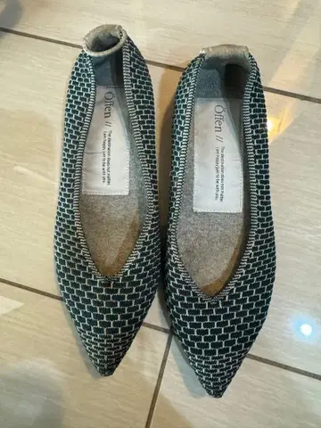 자주 스틸레토 플랫슈즈