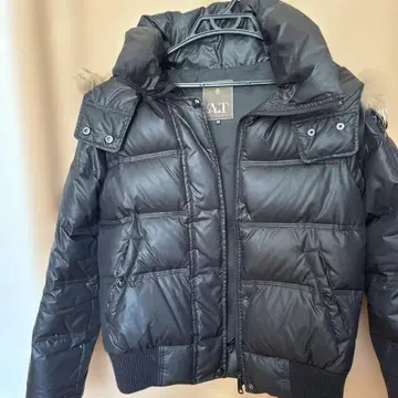 A.T. 블랙 다운 자켓 38