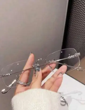 실버 메탈 프레임 안경