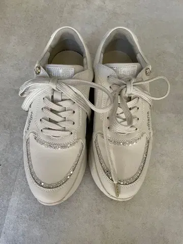 플러스 다이애나 통굽 스니커즈