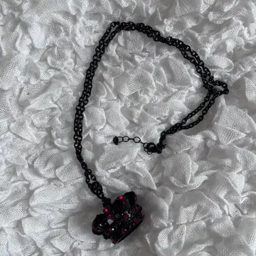 수요일의 앨리스 왕관 목걸이