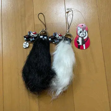 HANGRY & ANGRY 퍼 스트랩 블랙 화이트