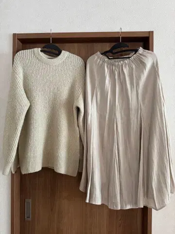 Mila Owen 스웨터와 스커트 셋업