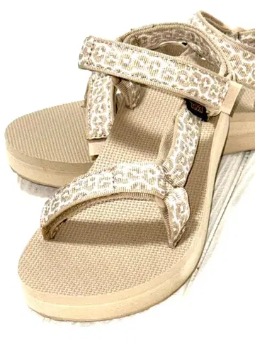 TEVA 레오파드 무늬 베이지 스포츠 샌들 24cm