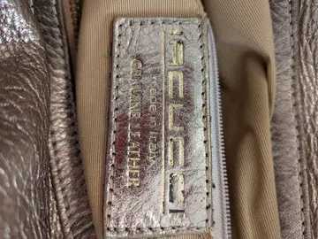 Genuine Leather 메탈릭 실버 숄더백