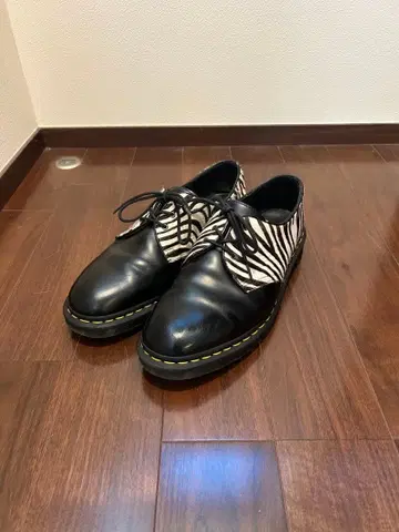 닥터마틴 UK10 제브라