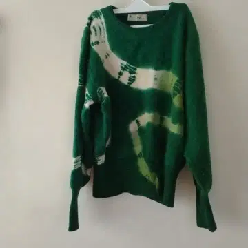 그린 컬러 타이다이 패턴 긴팔 니트