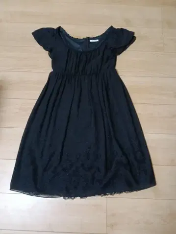 L'EST ROSE 블랙 무릎 기장 원피스 반팔