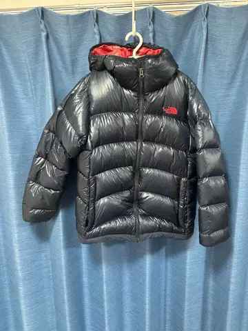 THE NORTH FACE 후드 부착 다운 자켓 네이비/빨간색