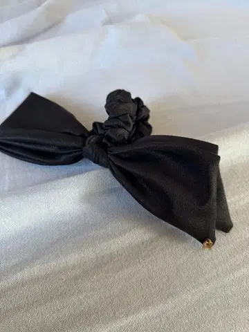 블랙 리본형 헤어 액세서리 the hany