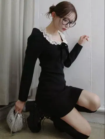 [ USAGI ONLINE 한정판 ] 스나이델 프릴 넥 니트 원피스