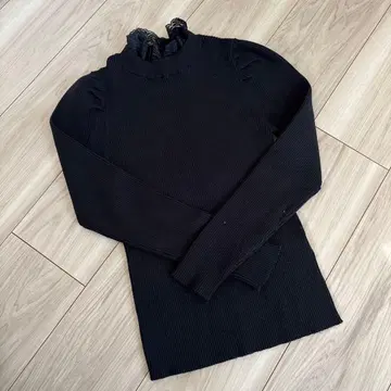 스트로베리 필즈 블랙 니트