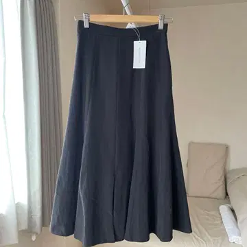 미사용 내추럴 뷰티 시크 플레어 롱 스커트