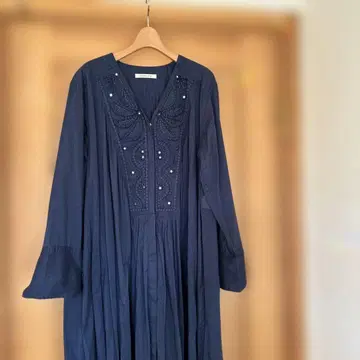 하우스 오브 로터스 네이비 자수 긴팔 셔츠 원피스