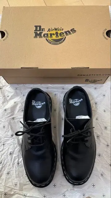 닥터 마틴 1461 화이트 스티치 3홀 UK7