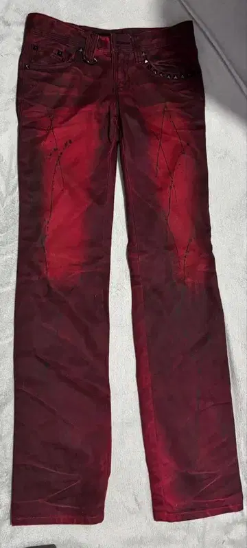 Xira 빨간색 데님 청바지 스터드 장식