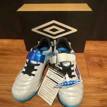 미사용 새상품 Umbro 축구화 21cm
