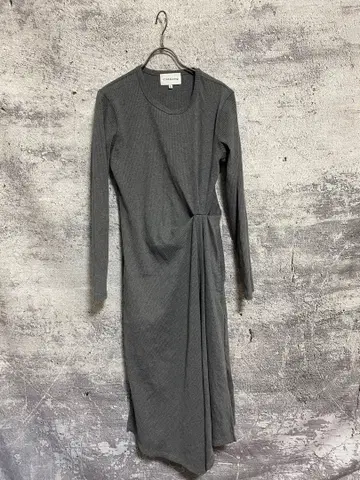 시네마틱 리브 롱 원피스