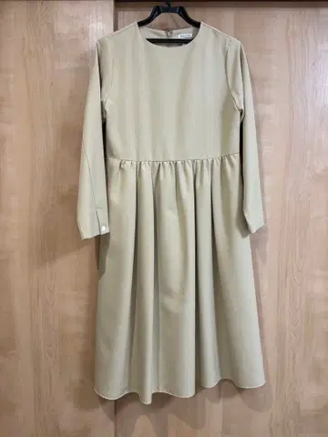 denicher (데니셰) 베이지 긴팔 플레어 원피스 일본제