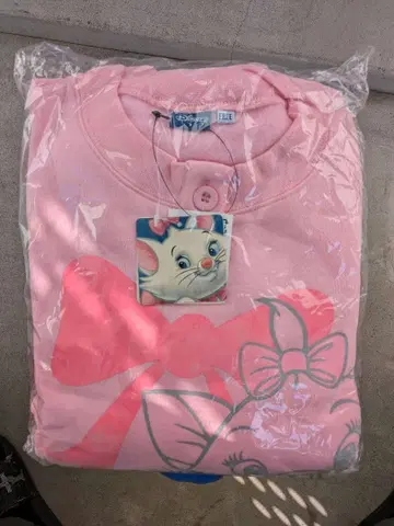 마리캣 프린트 긴팔 맨투맨