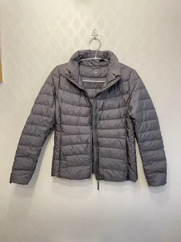 유니클로 울트라 라이트 다운 S 그레이