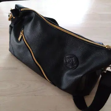 블랙 합성 피혁 숄더백