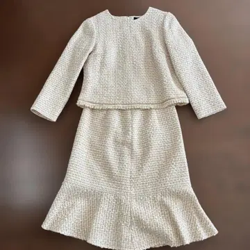 크림색 트위드 스커트 수트