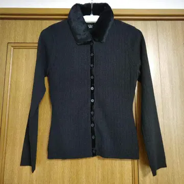 GUESS 블랙 퍼 가디건