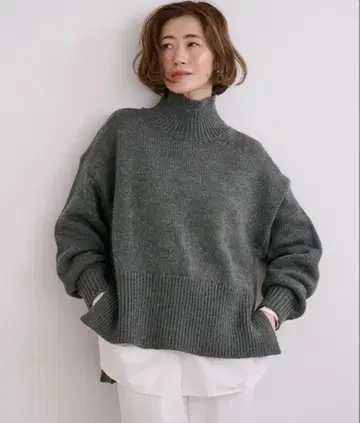 ur's 유어즈 하이넥 사이드 슬릿 오버 사이즈 니트
