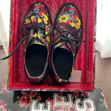 닥터 마틴 플로럴 스니커즈 37 EU